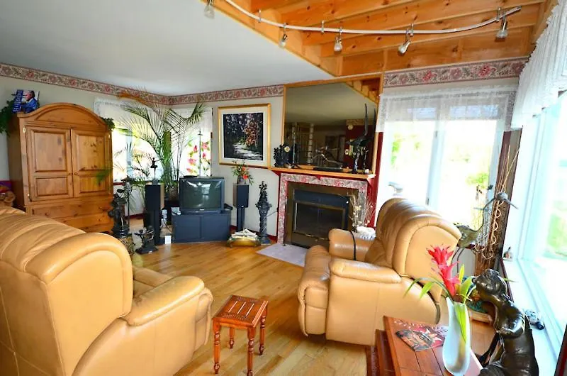 Au Bord Du Fleuve / Near The River Bed & Breakfast Quebec City 4*,  Canada